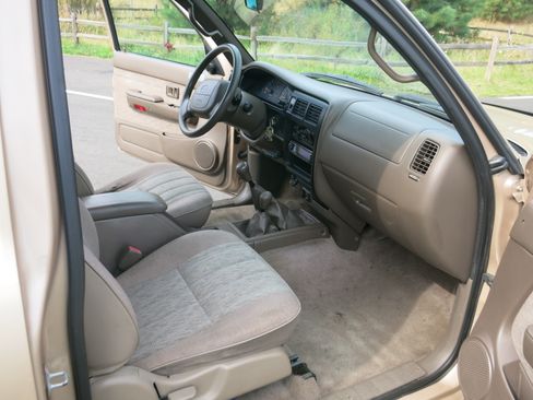 Used 1999 Toyota Tacoma 4x4 Xtracab V6 image 17