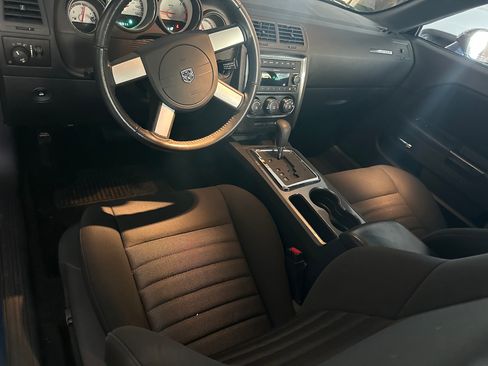 Used 2009 Dodge Challenger R/T image 10