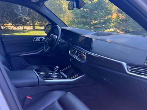 Used 2019 BMW X5 xDrive40i w/ M Sport Package image 9