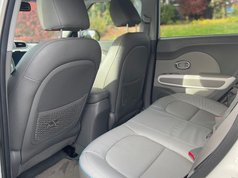 Used 2015 Kia Soul EV + image 19