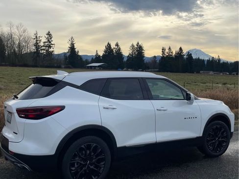 Used 2023 Chevrolet Blazer Premier w/ Driver Confidence II Package image 2