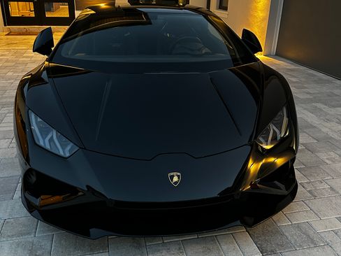 Used 2021 Lamborghini Huracan EVO image 10