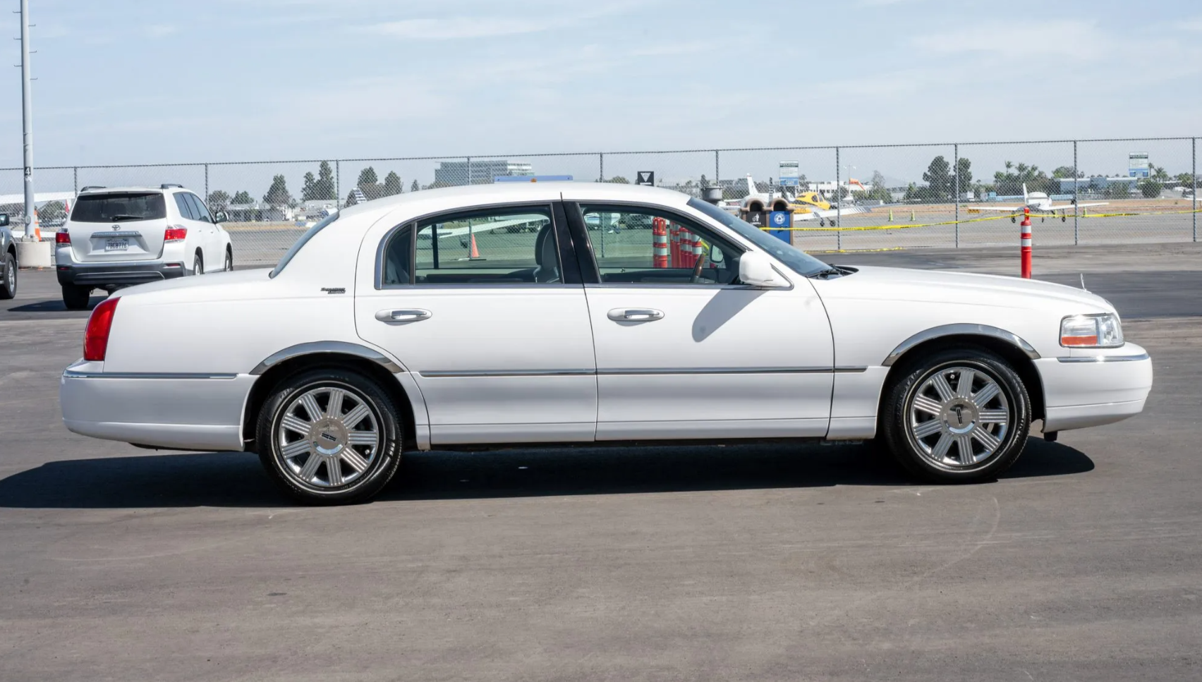 Used 2008 Lincoln Town Car Signature Limited RWD image 8