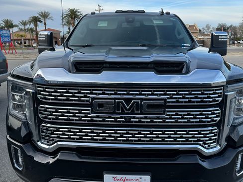 Used 2022 GMC Sierra 2500 Denali image 2