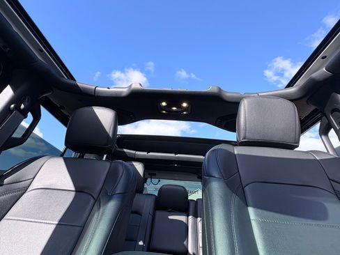 Used 2023 Jeep Wrangler Unlimited Sahara image 8