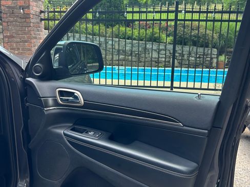 Used 2016 Jeep Grand Cherokee Limited RWD image 21