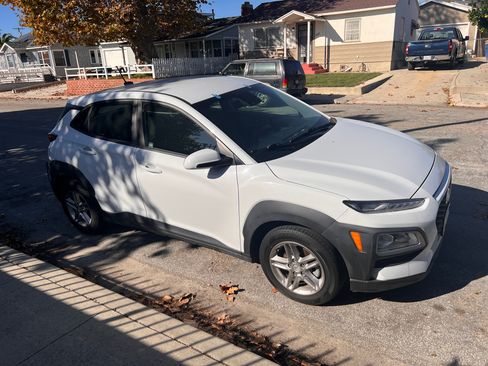 Used 2020 Hyundai Kona SE w/ Cargo Package image 2