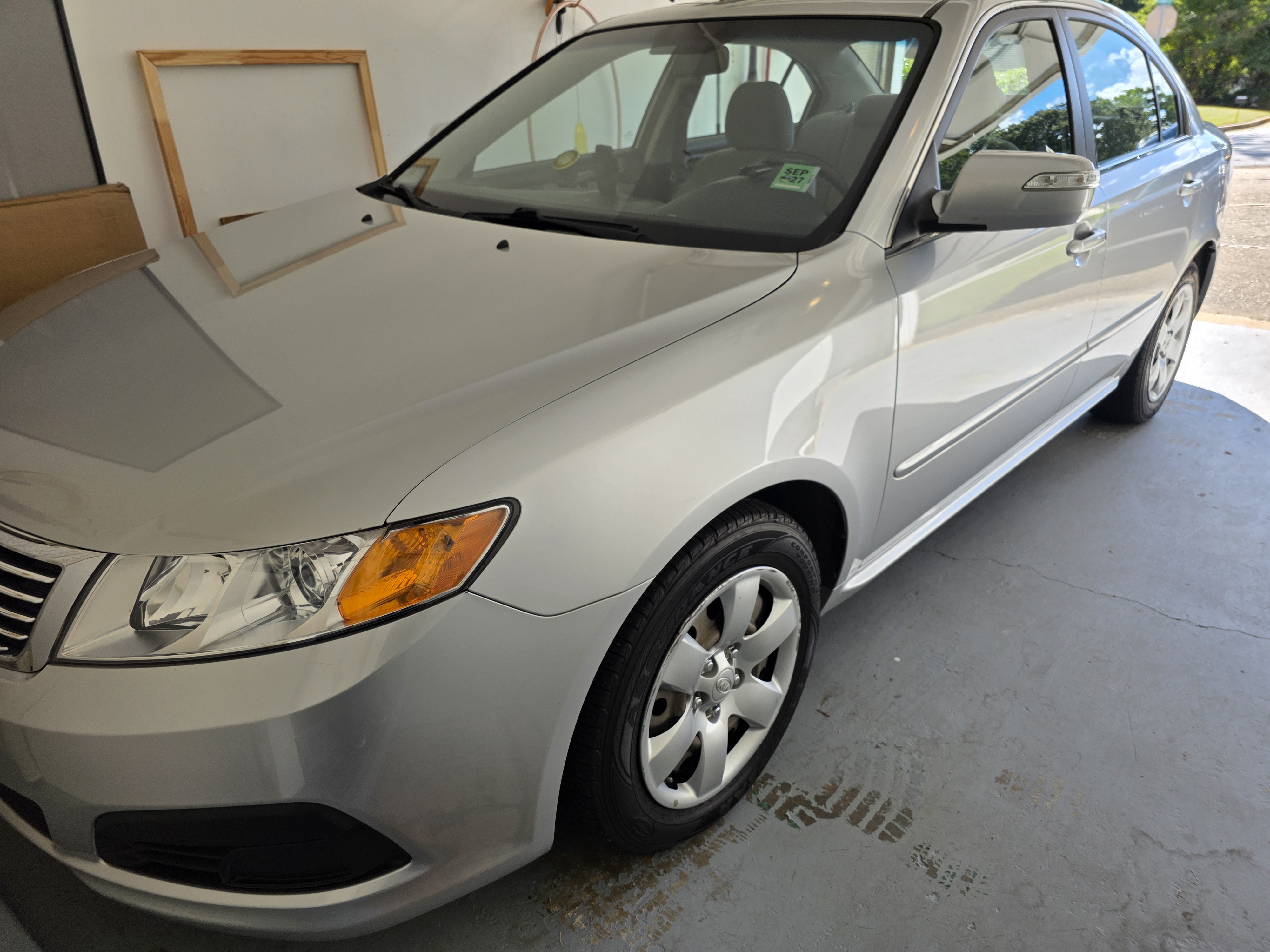 Used 2010 Kia Optima LX FWD image 1