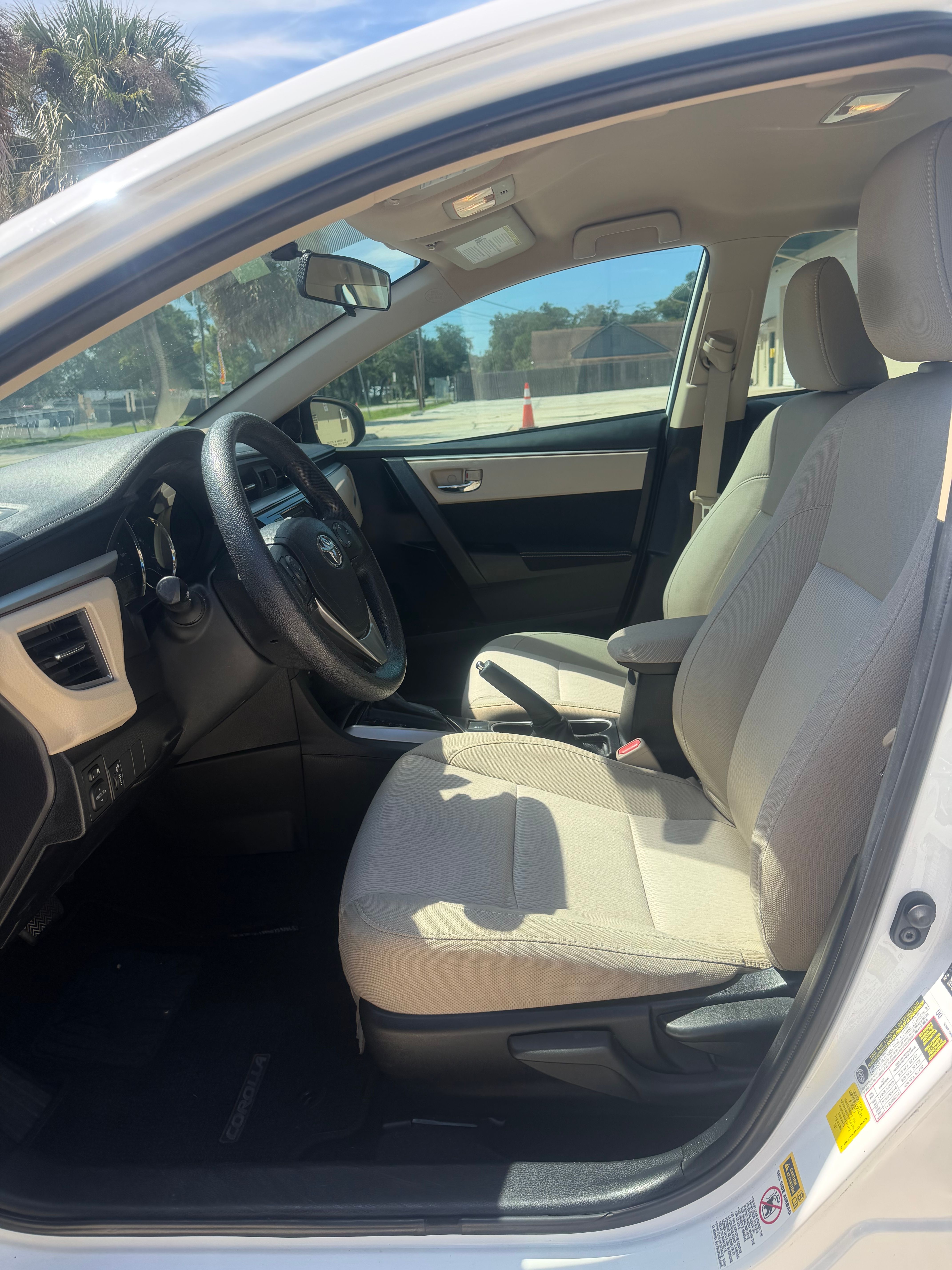 Used 2014 Toyota Corolla LE FWD image 11