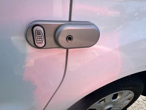 Used 2019 Ford Transit Connect XL image 12