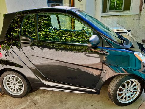 Used 2013 smart fortwo passion RWD image 1