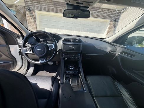 Used 2018 Jaguar F-PACE S image 17
