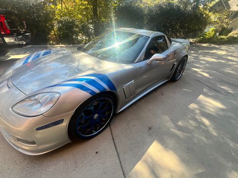 Used 2006 Chevrolet Corvette Coupe w/ Preferred Equipment Group RWD image 2