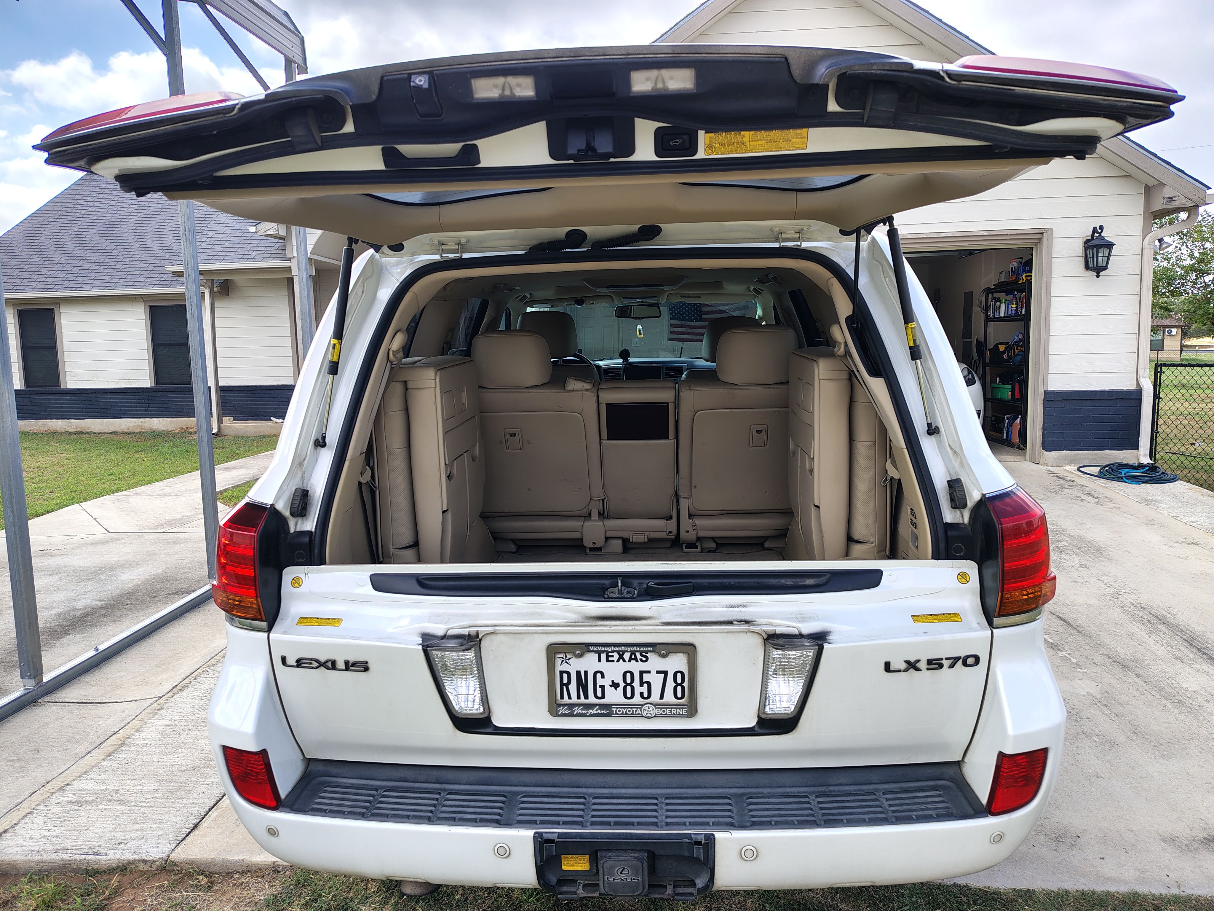 Used 2010 Lexus LX 570 4WD image 24