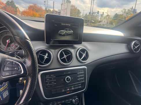 Used 2015 Mercedes-Benz CLA 250 image 9