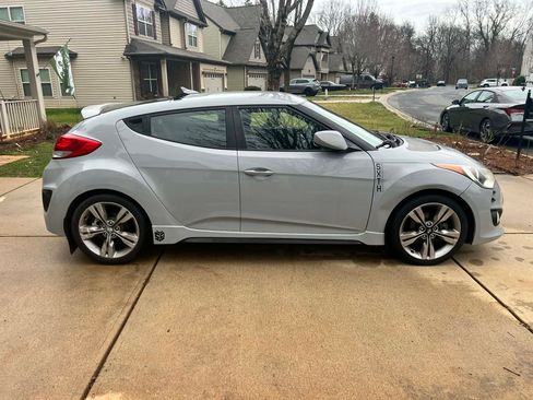 Used 2015 Hyundai Veloster Turbo R-Spec image 8