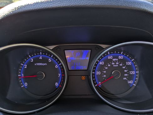 Used 2011 Hyundai Tucson Limited w/ Premium Pkg 3 image 16