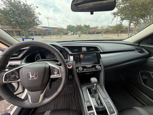 Used 2018 Honda Civic EX image 11
