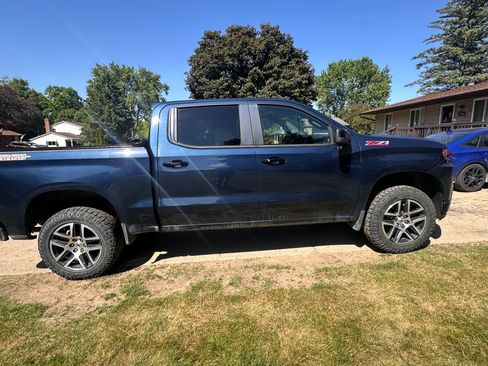 Used 2020 Chevrolet Silverado 1500 LT Trail Boss AWD/4WD image 4