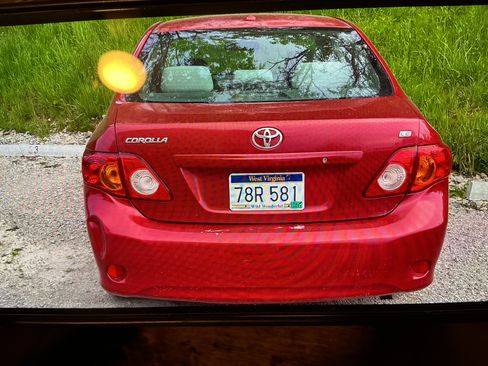 Used 2010 Toyota Corolla LE FWD image 2
