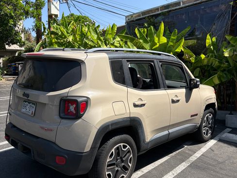 Used 2015 Jeep Renegade Trailhawk w/ Premium Leather Group AWD/4WD image 4