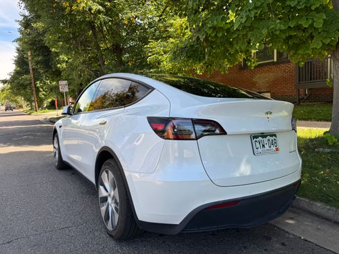 Used 2020 Tesla Model Y Long Range image 8
