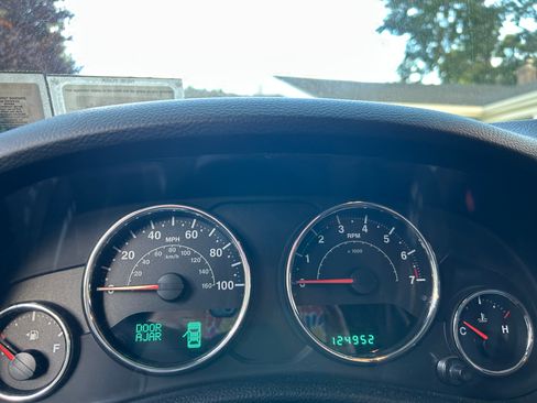 Used 2014 Jeep Wrangler Unlimited Sahara AWD/4WD image 4