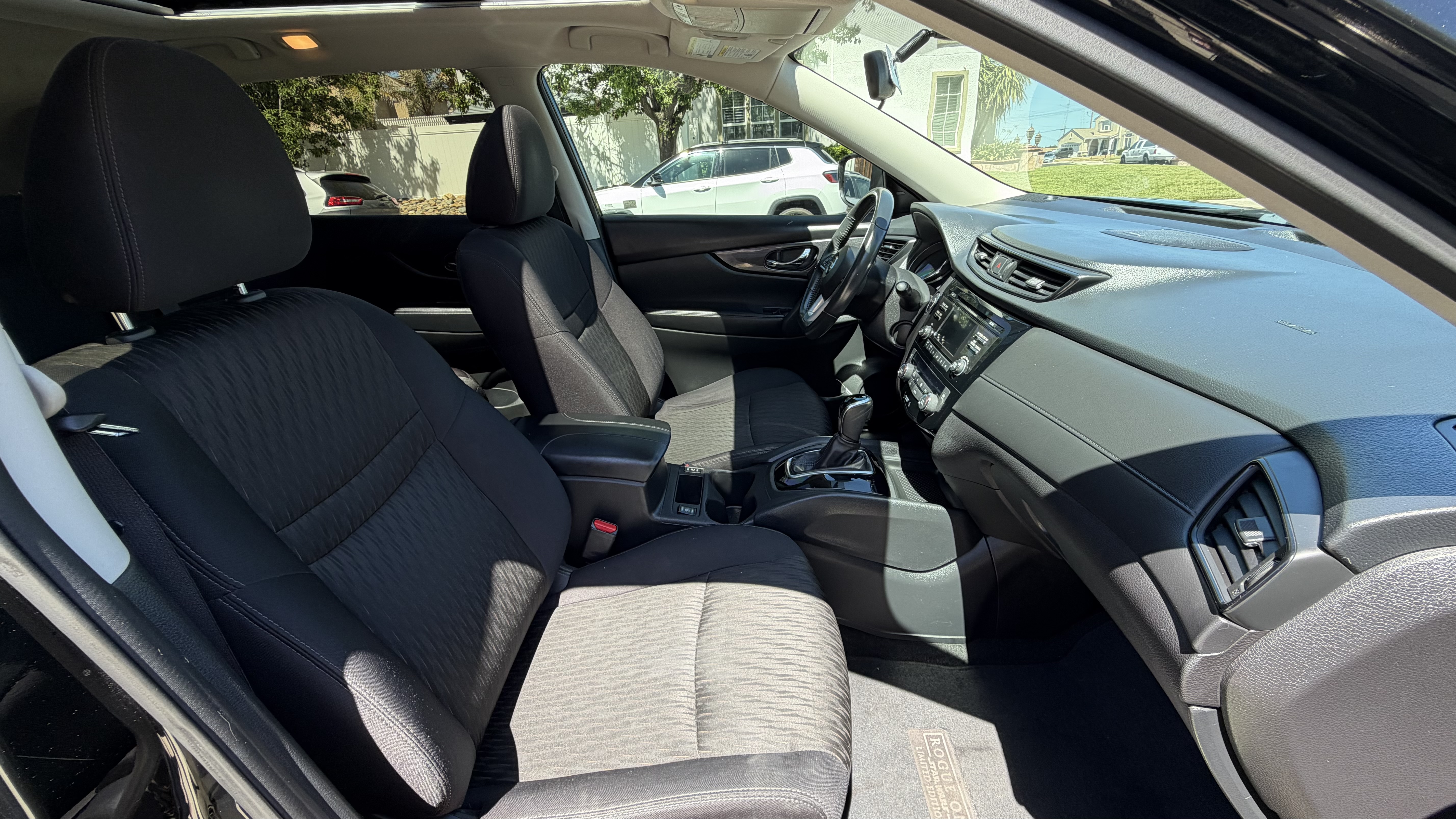 Used 2017 Nissan Rogue SV FWD image 10