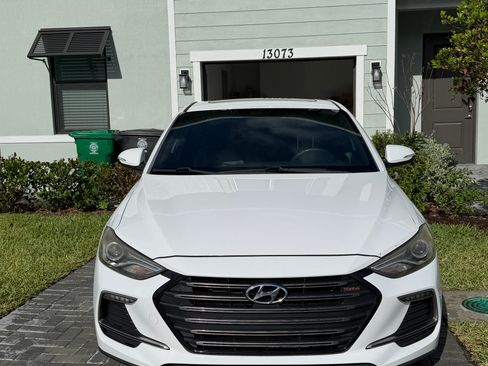 Used 2018 Hyundai Elantra Sport image 8