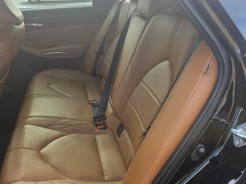 Used 2022 Toyota Avalon Limited image 21