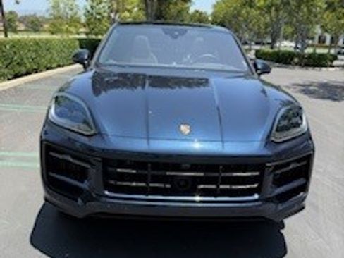 Used 2024 Porsche Cayenne S AWD/4WD image 8