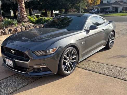 Used 2017 Ford Mustang GT Premium image 1