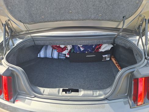 Used 2017 Ford Mustang Premium image 5