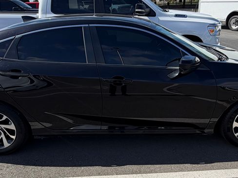 Used 2018 Honda Civic EX image 1