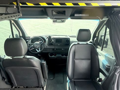 Used 2022 Mercedes-Benz Sprinter 2500 image 12
