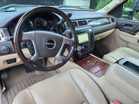 Used 2012 GMC Sierra 2500 Denali w/ Suspension Package, Off-Road image 12