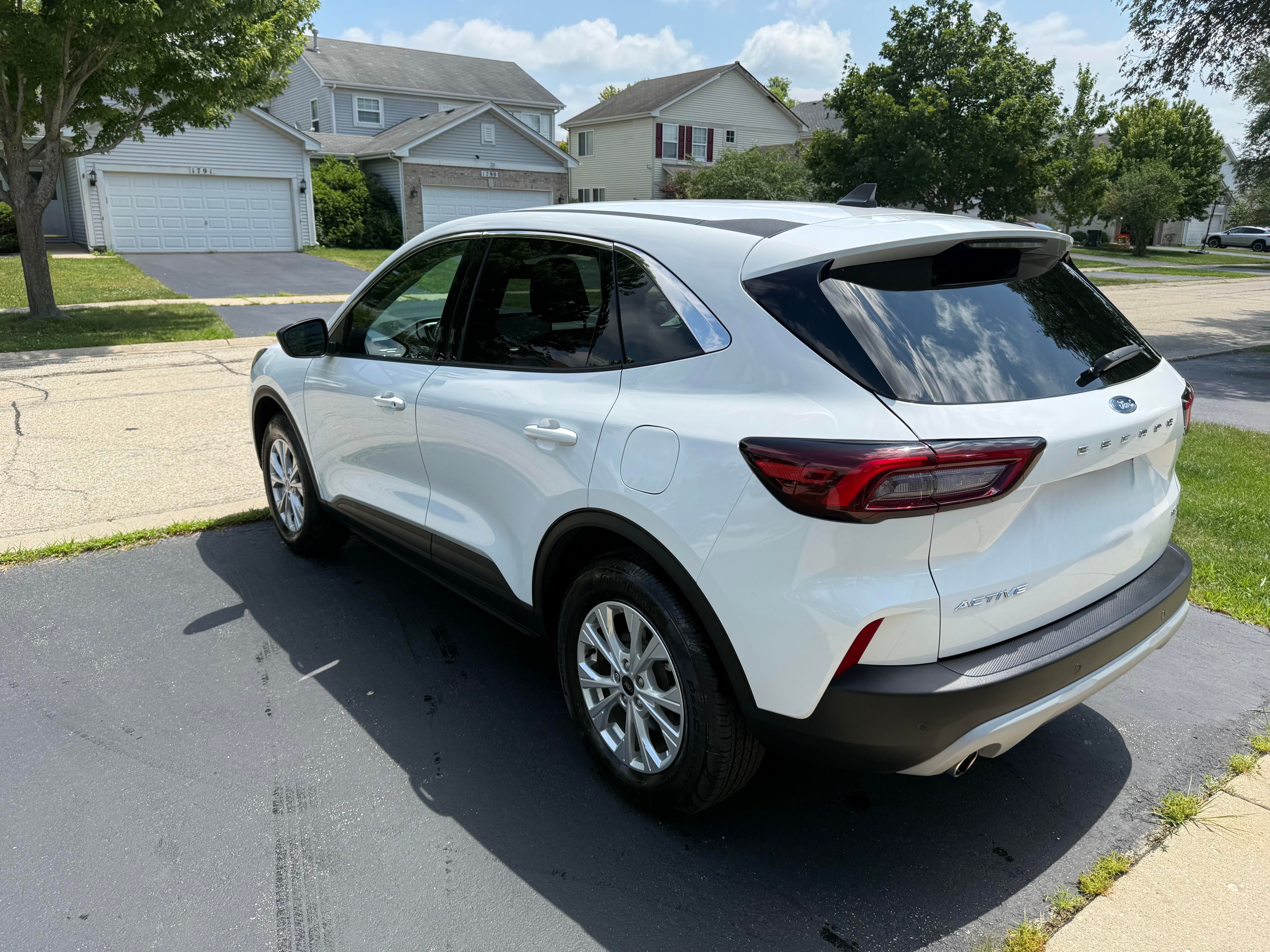 Used 2024 Ford Escape Active w/ Tech Pack #1 AWD/4WD image 2