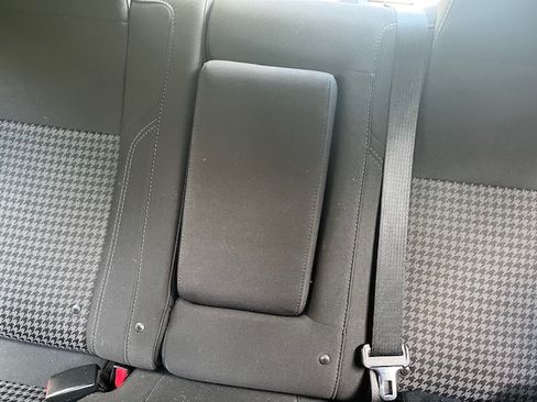 Used 2016 Dodge Challenger R/T image 1