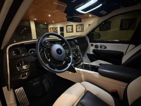 Used 2022 Rolls-Royce Cullinan AWD/4WD image 17