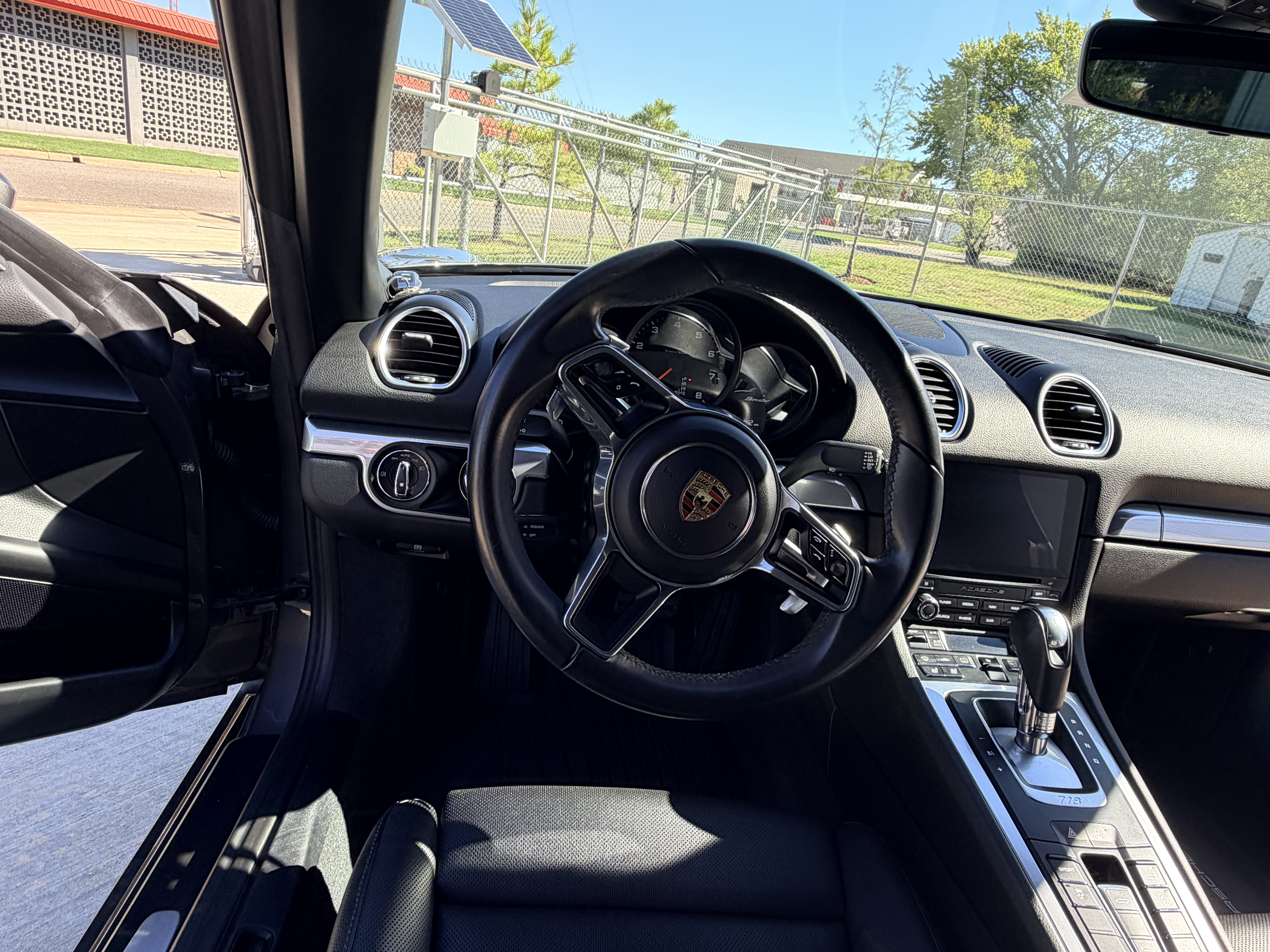 Used 2017 Porsche 718 Boxster RWD image 10