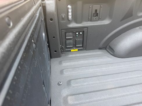 Used 2023 Ford F150 Lightning Platinum AWD/4WD image 21