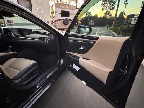 Used 2021 Lexus ES 300h w/ Premium Package image 13