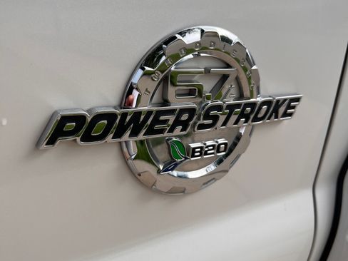 Used 2016 Ford F250 Lariat w/ Lariat Ultimate Package image 9