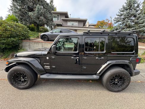 Used 2019 Jeep Wrangler Unlimited Sahara w/ Uconnect 4C Nav & Sound Group image 1