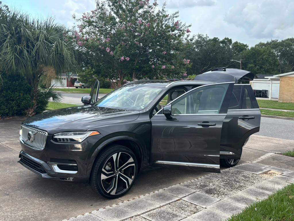 Used 2025 Volvo XC90 B6 Ultra w/ Lounge Package AWD/4WD image 9