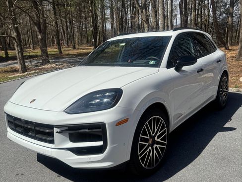 Used 2025 Porsche Cayenne S image 4