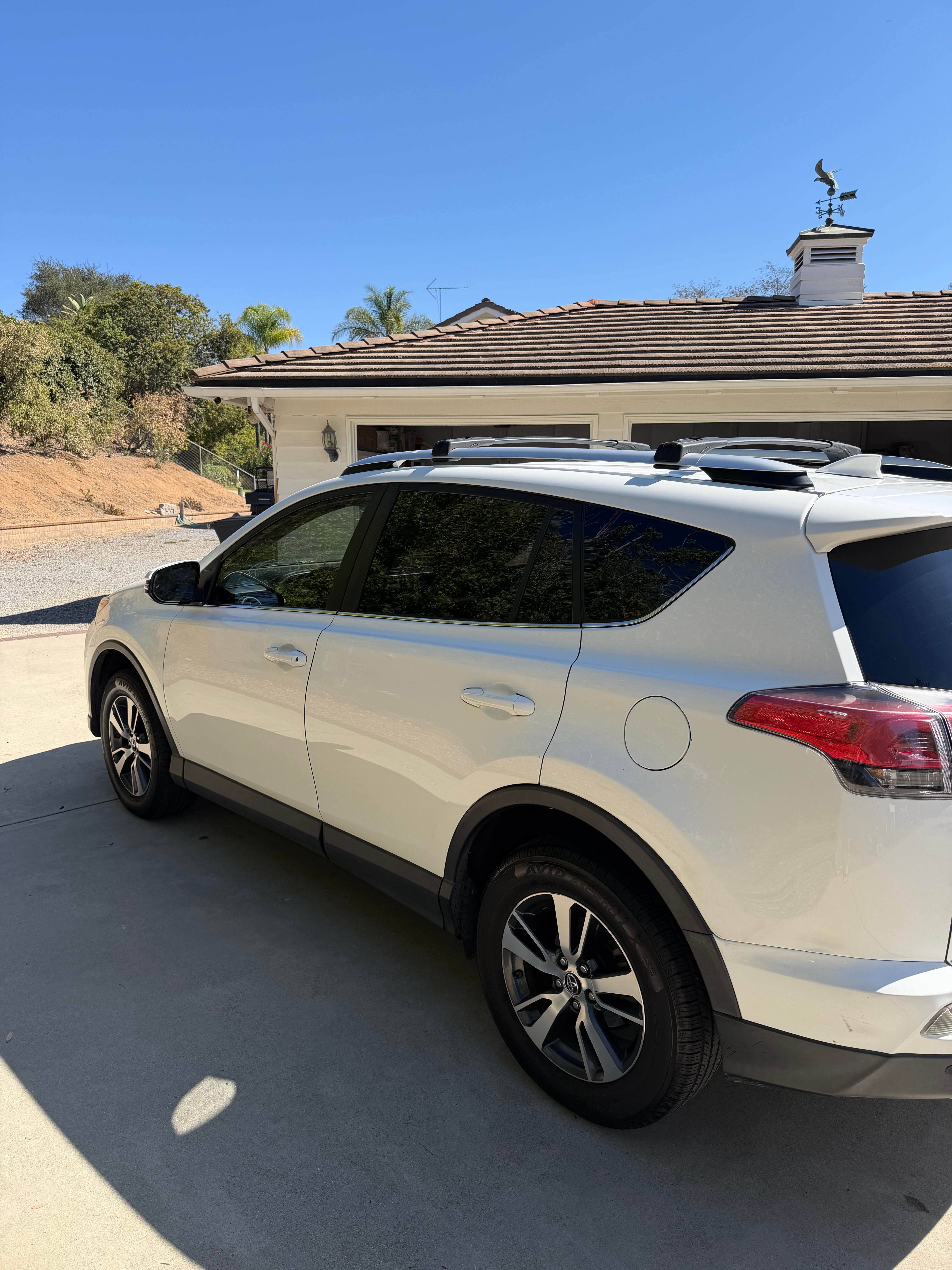Used 2016 Toyota RAV4 XLE w/ Convenience Package FWD image 3