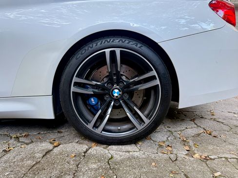 Used 2015 BMW M4 Convertible image 19