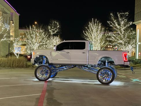 Used 2019 Ford F250 Platinum w/ Platinum Ultimate Package AWD/4WD image 12