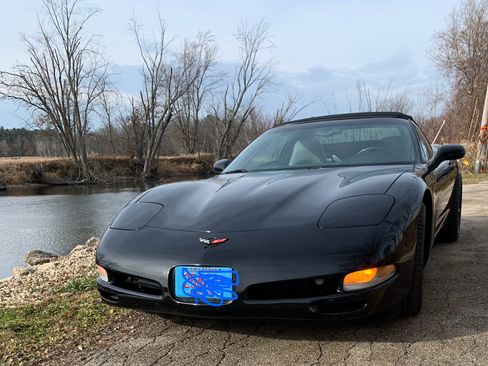 Used 2004 Chevrolet Corvette Convertible w/ Preferred Equipment Group image 6